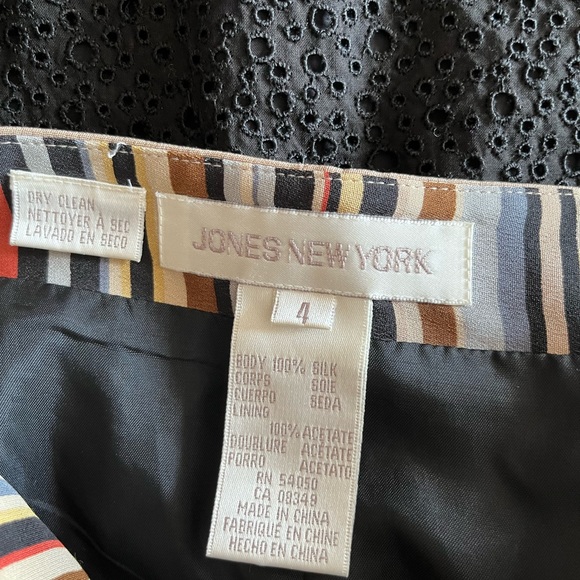 Vintage striped silk high-waisted mini skirt for work or casual wear - Picture 3 of 3